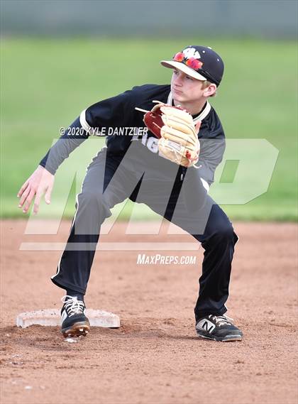 Thumbnail 2 in Whitewright vs Mt. Vernon (Blue Ridge Tournament) photogallery.