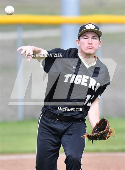 Thumbnail 2 in Whitewright vs Mt. Vernon (Blue Ridge Tournament) photogallery.