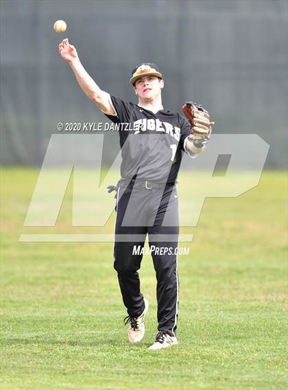 Thumbnail 1 in Whitewright vs Mt. Vernon (Blue Ridge Tournament) photogallery.