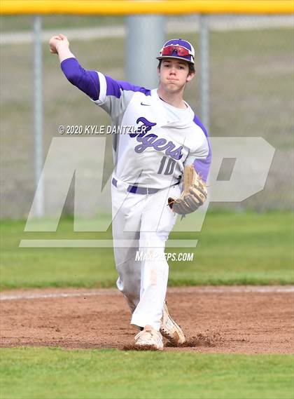 Thumbnail 1 in Whitewright vs Mt. Vernon (Blue Ridge Tournament) photogallery.