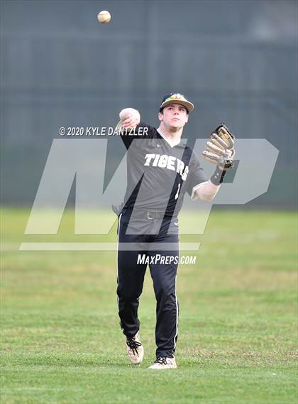 Thumbnail 1 in Whitewright vs Mt. Vernon (Blue Ridge Tournament) photogallery.