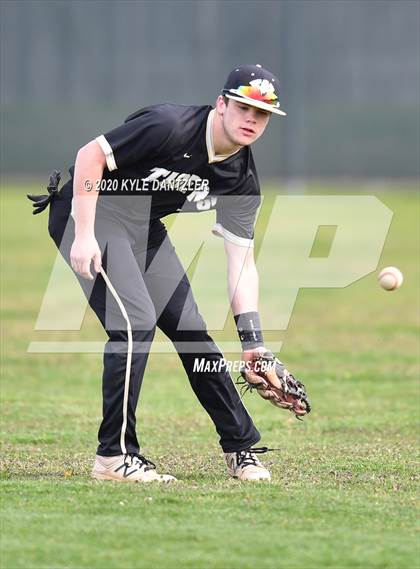 Thumbnail 2 in Whitewright vs Mt. Vernon (Blue Ridge Tournament) photogallery.