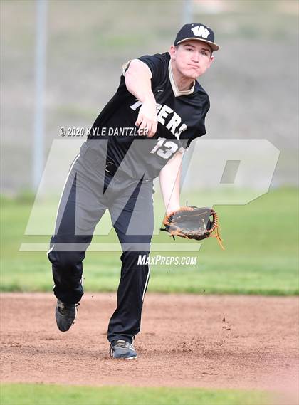Thumbnail 2 in Whitewright vs Mt. Vernon (Blue Ridge Tournament) photogallery.