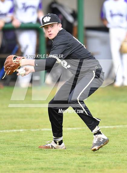 Thumbnail 2 in Whitewright vs Mt. Vernon (Blue Ridge Tournament) photogallery.