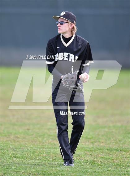 Thumbnail 1 in Whitewright vs Mt. Vernon (Blue Ridge Tournament) photogallery.