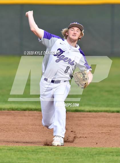 Thumbnail 2 in Whitewright vs Mt. Vernon (Blue Ridge Tournament) photogallery.