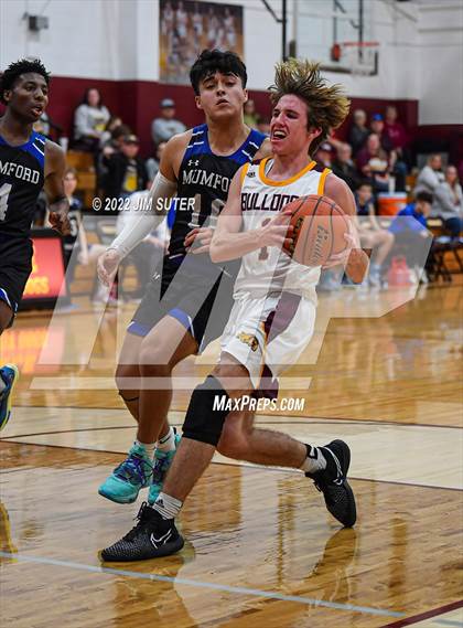 Thumbnail 3 in Thorndale vs Mumford photogallery.