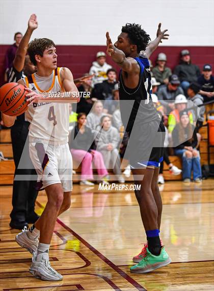 Thumbnail 2 in Thorndale vs Mumford photogallery.