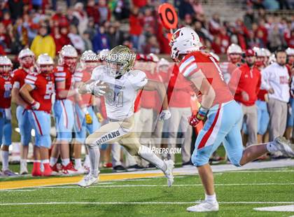 Thumbnail 1 in Holt vs. Webb City - MSHSAA Class 5 Show-Me Bowl photogallery.