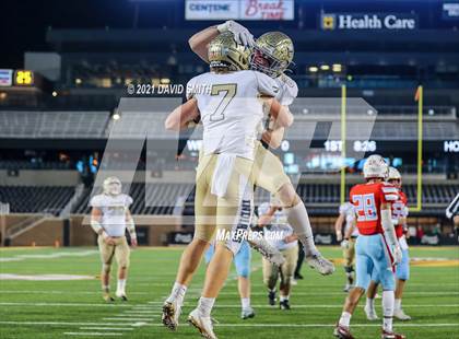 Thumbnail 2 in Holt vs. Webb City - MSHSAA Class 5 Show-Me Bowl photogallery.