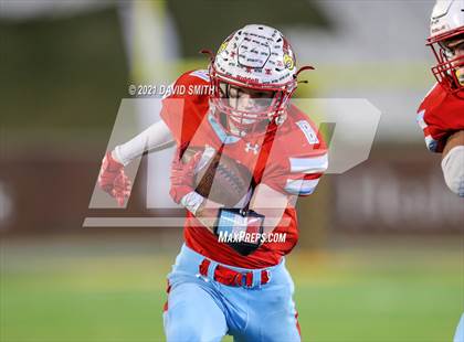 Thumbnail 3 in Holt vs. Webb City - MSHSAA Class 5 Show-Me Bowl photogallery.