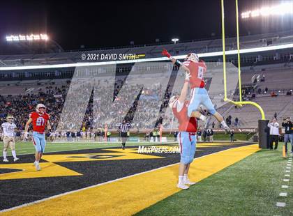 Thumbnail 2 in Holt vs. Webb City - MSHSAA Class 5 Show-Me Bowl photogallery.