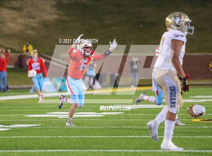 Thumbnail 2 in Holt vs. Webb City - MSHSAA Class 5 Show-Me Bowl photogallery.