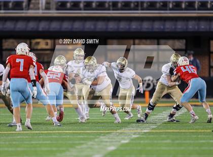 Thumbnail 2 in Holt vs. Webb City - MSHSAA Class 5 Show-Me Bowl photogallery.