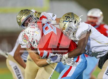 Thumbnail 1 in Holt vs. Webb City - MSHSAA Class 5 Show-Me Bowl photogallery.