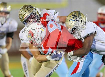 Thumbnail 2 in Holt vs. Webb City - MSHSAA Class 5 Show-Me Bowl photogallery.