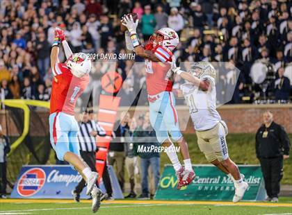 Thumbnail 3 in Holt vs. Webb City - MSHSAA Class 5 Show-Me Bowl photogallery.