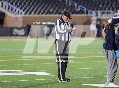 Thumbnail 2 in Holt vs. Webb City - MSHSAA Class 5 Show-Me Bowl photogallery.
