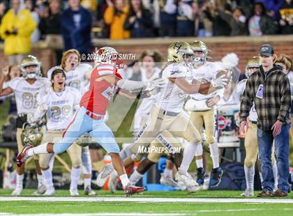 Thumbnail 1 in Holt vs. Webb City - MSHSAA Class 5 Show-Me Bowl photogallery.