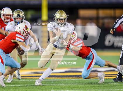 Thumbnail 3 in Holt vs. Webb City - MSHSAA Class 5 Show-Me Bowl photogallery.