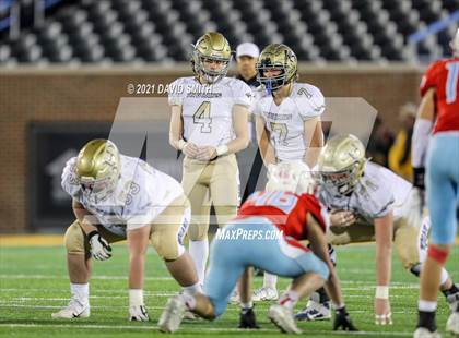 Thumbnail 2 in Holt vs. Webb City - MSHSAA Class 5 Show-Me Bowl photogallery.