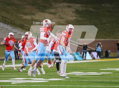 Thumbnail 1 in Holt vs. Webb City - MSHSAA Class 5 Show-Me Bowl photogallery.
