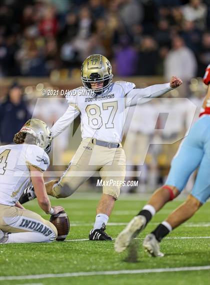 Thumbnail 2 in Holt vs. Webb City - MSHSAA Class 5 Show-Me Bowl photogallery.