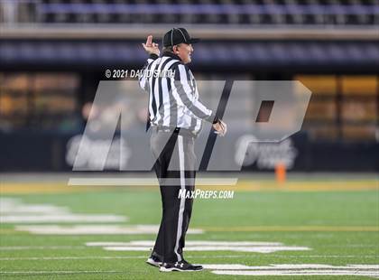 Thumbnail 3 in Holt vs. Webb City - MSHSAA Class 5 Show-Me Bowl photogallery.