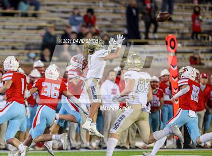 Thumbnail 1 in Holt vs. Webb City - MSHSAA Class 5 Show-Me Bowl photogallery.