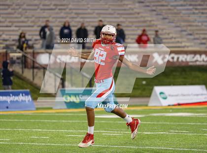 Thumbnail 1 in Holt vs. Webb City - MSHSAA Class 5 Show-Me Bowl photogallery.
