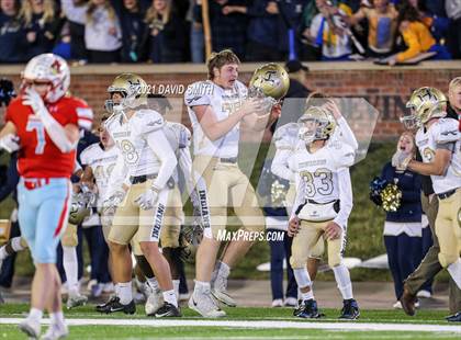 Thumbnail 2 in Holt vs. Webb City - MSHSAA Class 5 Show-Me Bowl photogallery.
