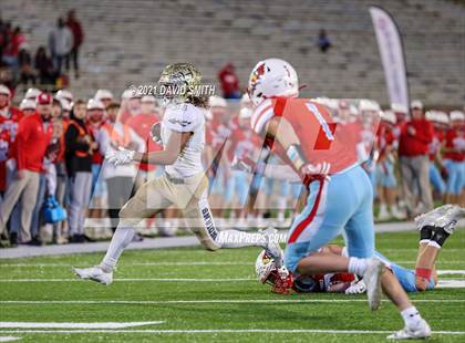 Thumbnail 2 in Holt vs. Webb City - MSHSAA Class 5 Show-Me Bowl photogallery.
