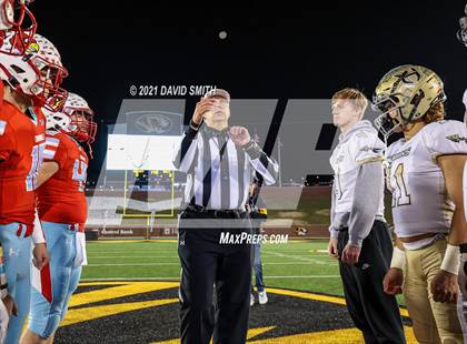 Thumbnail 1 in Holt vs. Webb City - MSHSAA Class 5 Show-Me Bowl photogallery.
