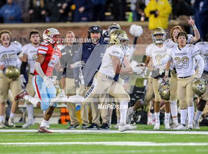 Thumbnail 2 in Holt vs. Webb City - MSHSAA Class 5 Show-Me Bowl photogallery.