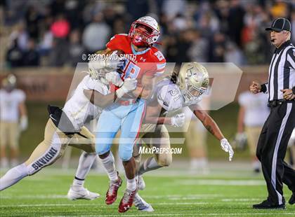 Thumbnail 3 in Holt vs. Webb City - MSHSAA Class 5 Show-Me Bowl photogallery.