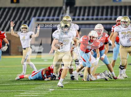 Thumbnail 1 in Holt vs. Webb City - MSHSAA Class 5 Show-Me Bowl photogallery.