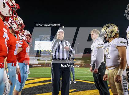 Thumbnail 2 in Holt vs. Webb City - MSHSAA Class 5 Show-Me Bowl photogallery.