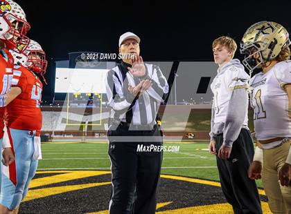 Thumbnail 2 in Holt vs. Webb City - MSHSAA Class 5 Show-Me Bowl photogallery.