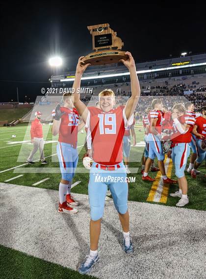 Thumbnail 1 in Holt vs. Webb City - MSHSAA Class 5 Show-Me Bowl photogallery.