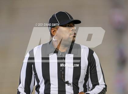 Thumbnail 1 in Holt vs. Webb City - MSHSAA Class 5 Show-Me Bowl photogallery.