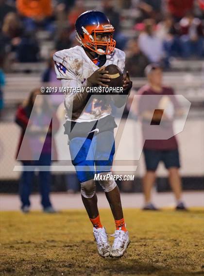 Thumbnail 3 in Baker vs. Vernon (FHSAA 1A Regional Final) photogallery.