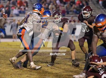 Thumbnail 2 in Baker vs. Vernon (FHSAA 1A Regional Final) photogallery.