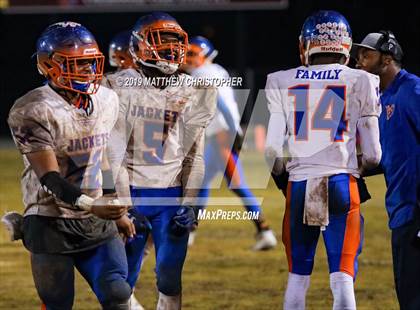Thumbnail 2 in Baker vs. Vernon (FHSAA 1A Regional Final) photogallery.