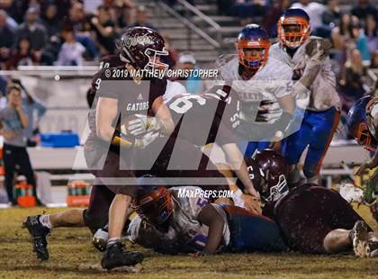 Thumbnail 2 in Baker vs. Vernon (FHSAA 1A Regional Final) photogallery.