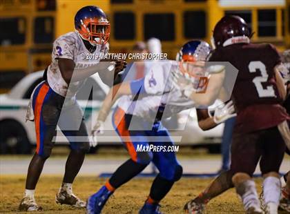 Thumbnail 2 in Baker vs. Vernon (FHSAA 1A Regional Final) photogallery.