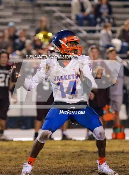 Thumbnail 3 in Baker vs. Vernon (FHSAA 1A Regional Final) photogallery.