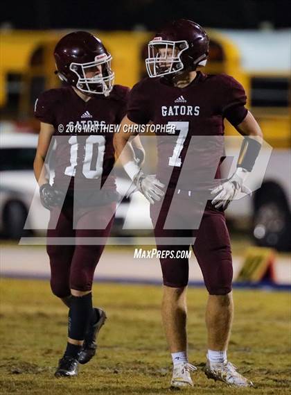 Thumbnail 1 in Baker vs. Vernon (FHSAA 1A Regional Final) photogallery.
