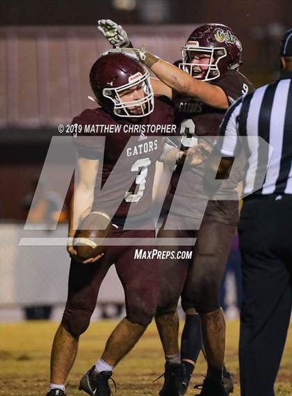 Thumbnail 3 in Baker vs. Vernon (FHSAA 1A Regional Final) photogallery.