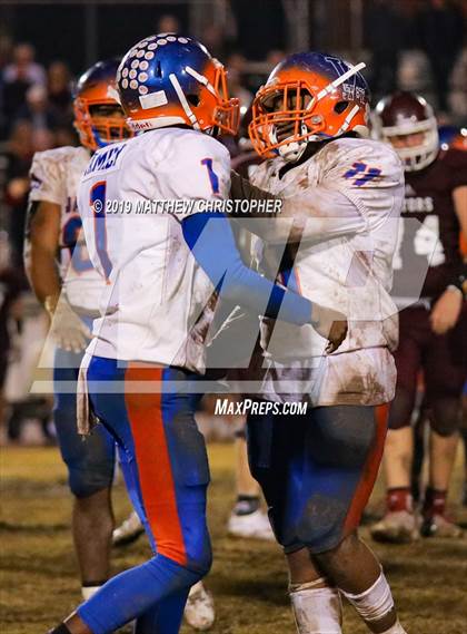 Thumbnail 3 in Baker vs. Vernon (FHSAA 1A Regional Final) photogallery.