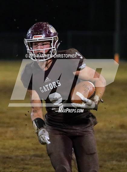 Thumbnail 2 in Baker vs. Vernon (FHSAA 1A Regional Final) photogallery.